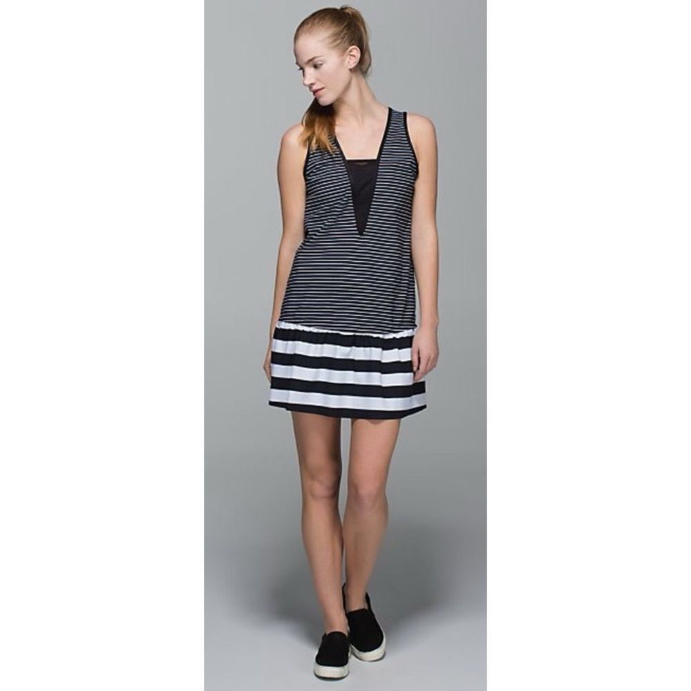 Lululemon Both Ways Dress in Parallel Stripe / Black Size 12~ Excellent